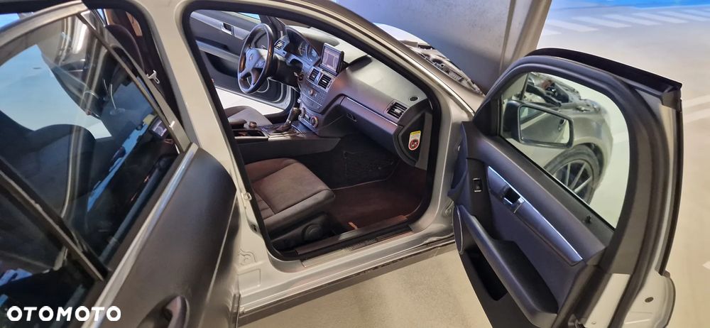 Mercedes-Benz Klasa C 320 CDI 7G-TRONIC Avantgarde DPF Sport Edition - 11