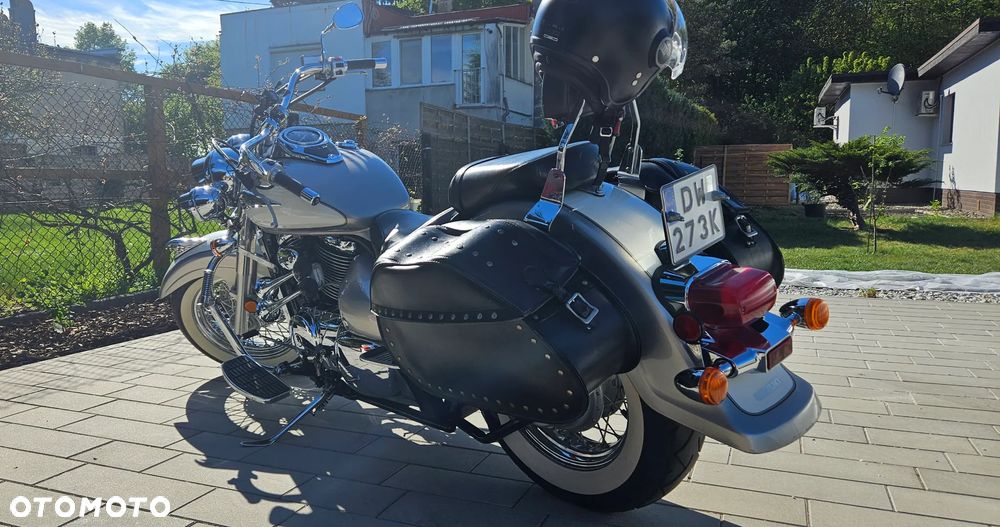 Suzuki Intruder - 5