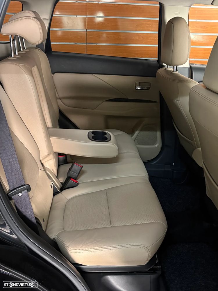 Mitsubishi Outlander 2.2 DI-D Intense Black Edition - 17