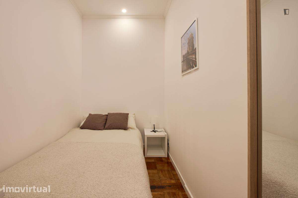 Quarto - localizado em Alameda Lisbon - Grande imagem: 3/49