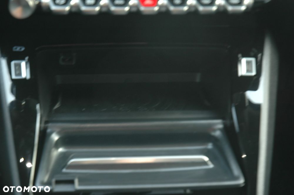 Peugeot 2008 PureTech mHEV GT e-DCS6 - 19