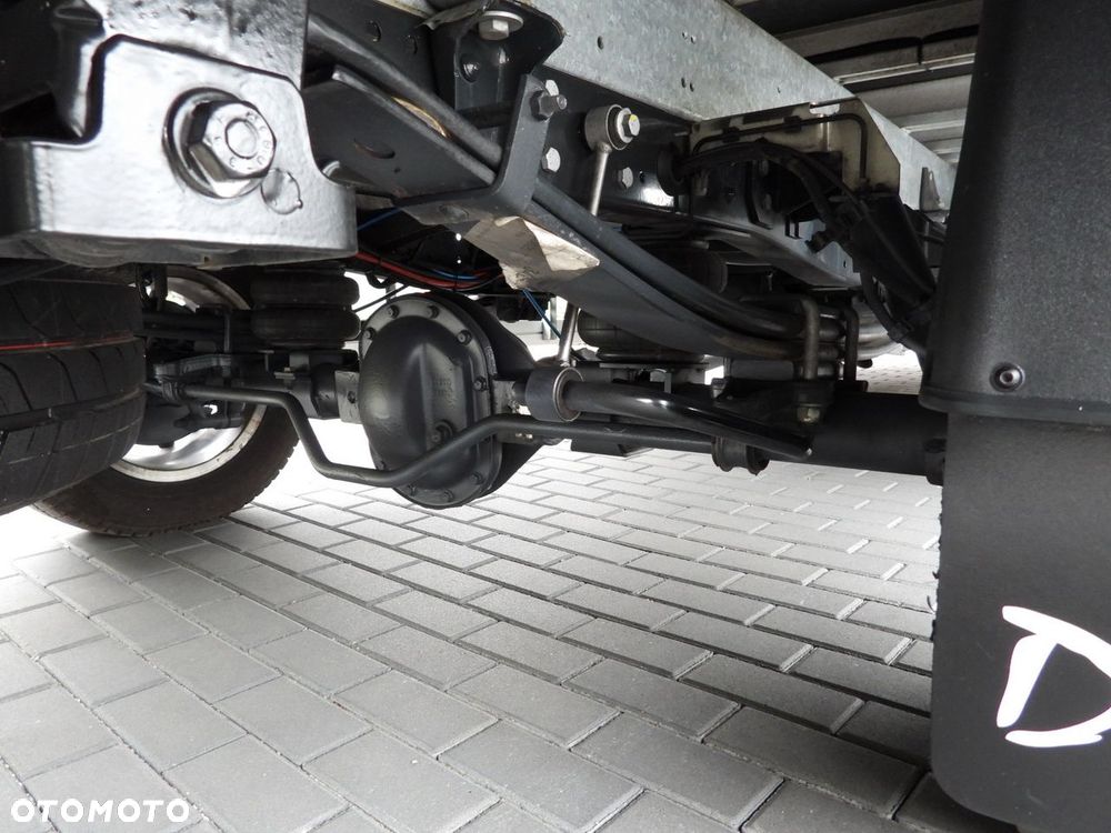 Iveco DAILY 35S18 KONTENER HI-MATIC WINDA 8 PALET TEMPOMAT NAWIGACJA LEDY PNEUMATYKA AUTOMAT HI-MATIC KLIMATYZACJA  180KM - 24