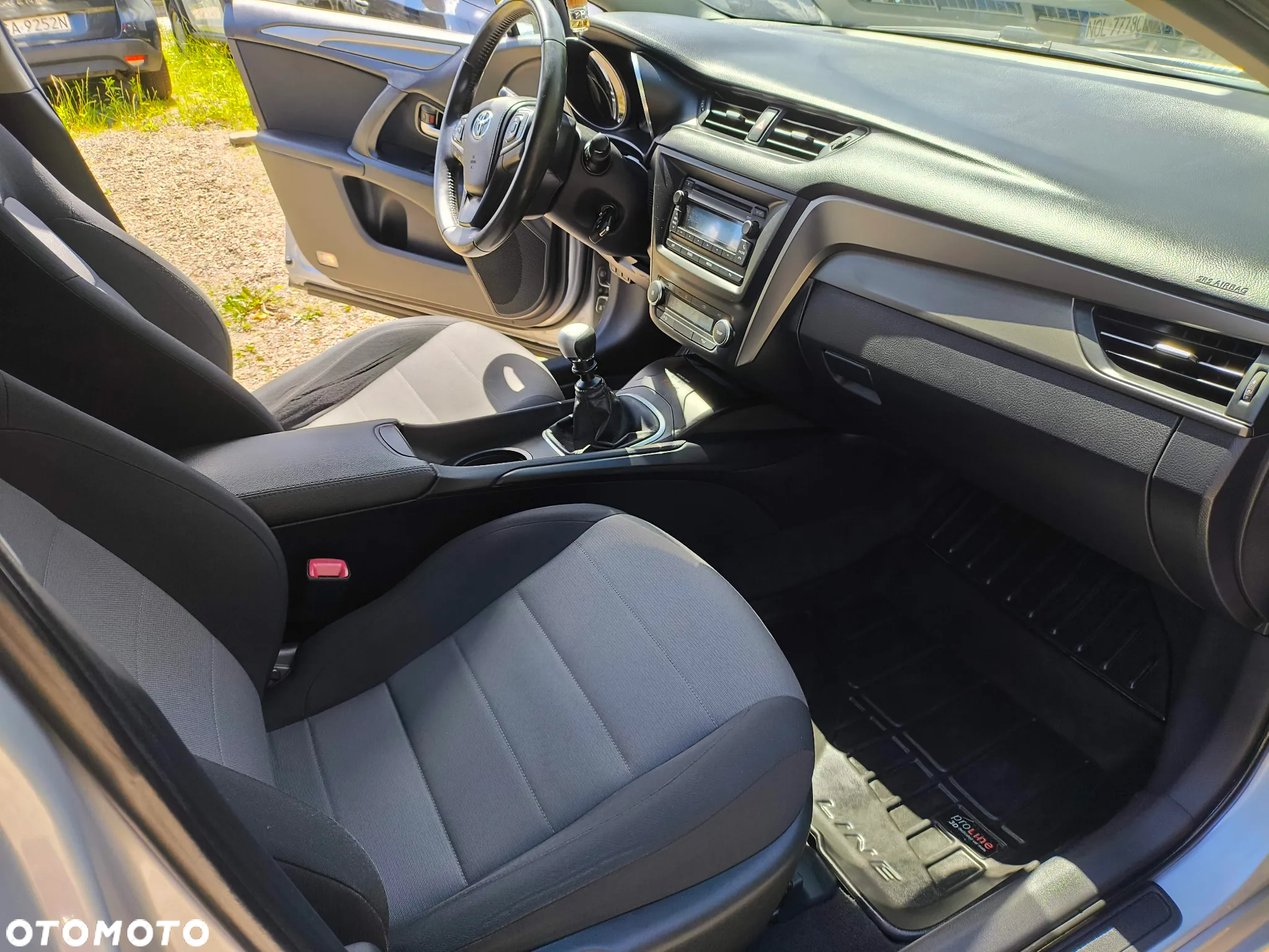 Toyota Avensis 1.8 Active - 12