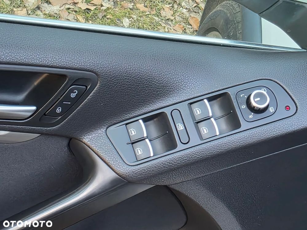Volkswagen Tiguan 2.0 TDI DPF BlueMotion Technology Lounge Sport & Style - 27