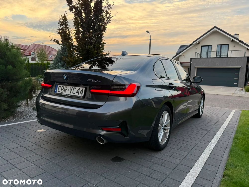 BMW Seria 3 330e xDrive - 29