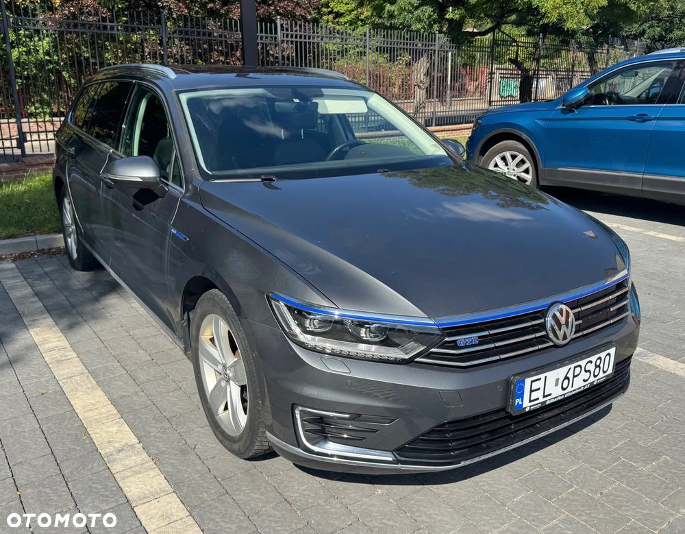 Volkswagen Passat - 4
