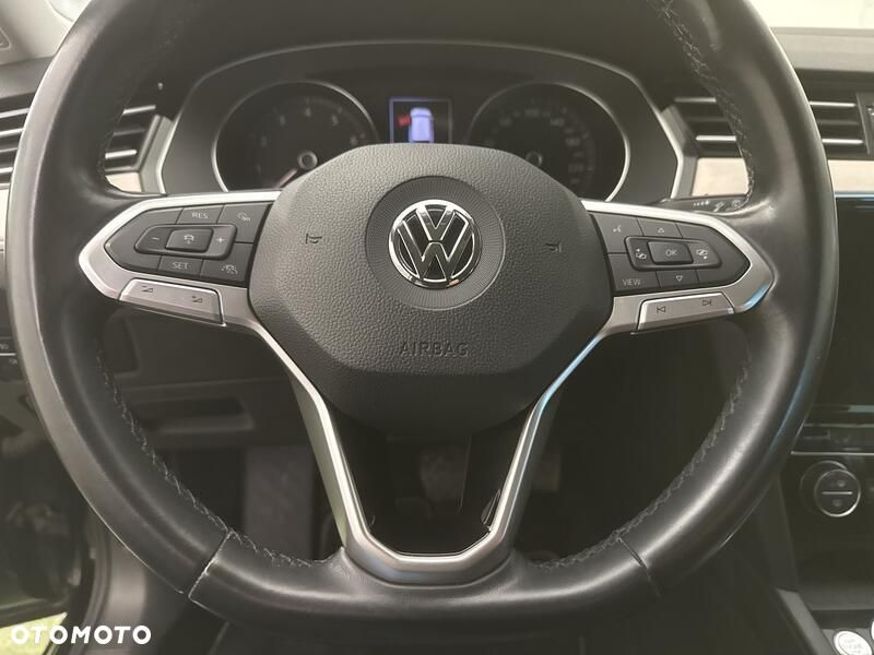 Volkswagen Passat - 14
