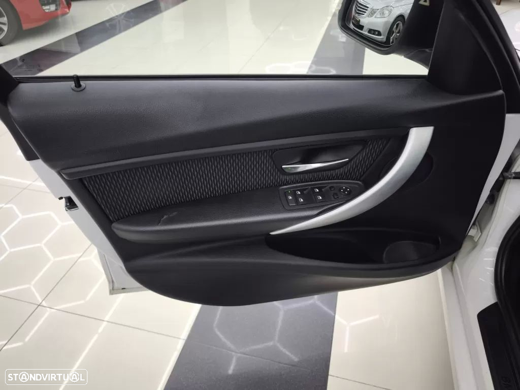 BMW 320 d Aut. Modern Line - 21