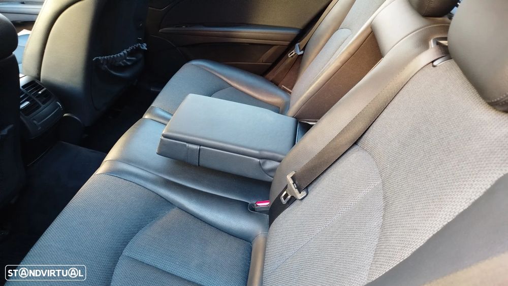 Mercedes-Benz E 220 CDi Avantgarde BE Auto. - 12