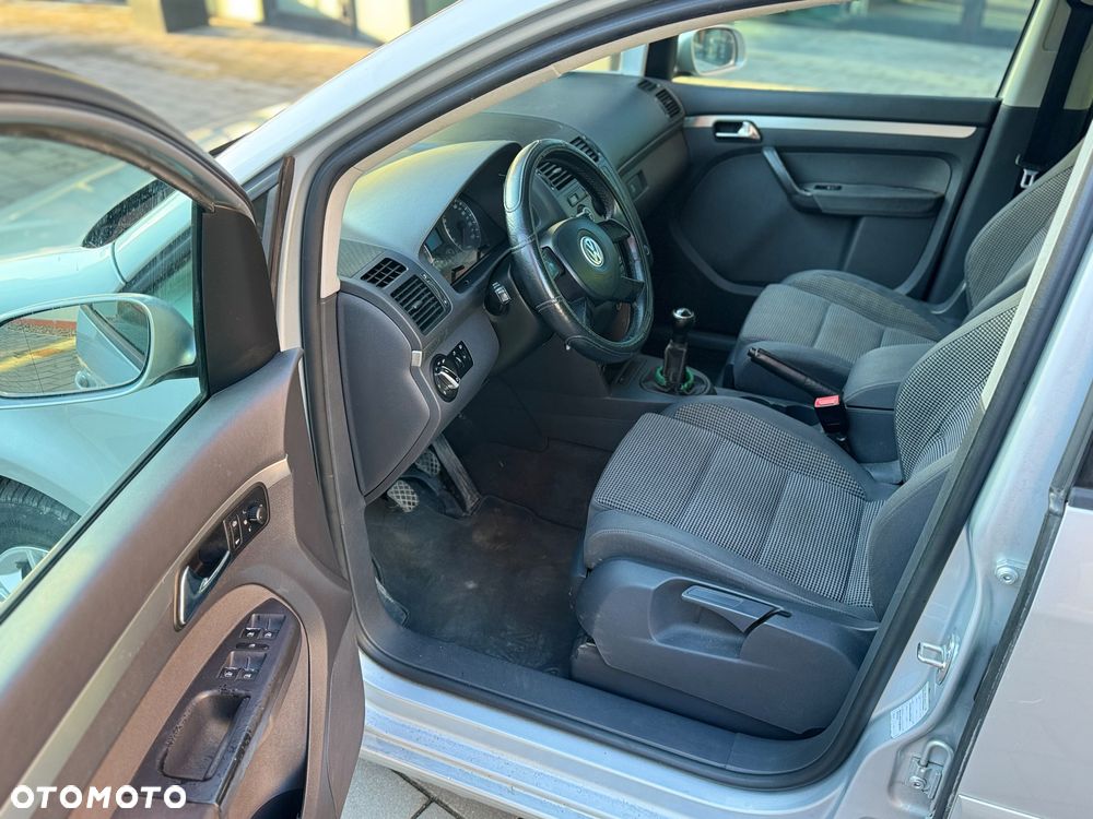 Volkswagen Touran 2.0 TDI Highline - 9