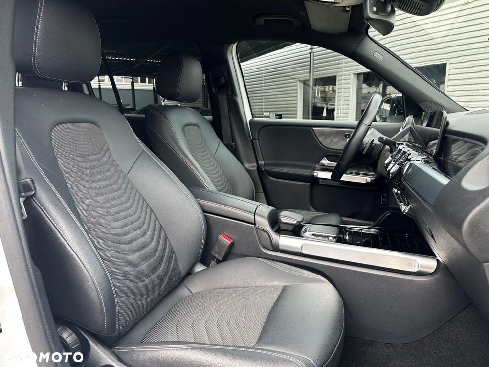 Mercedes-Benz GLB - 11