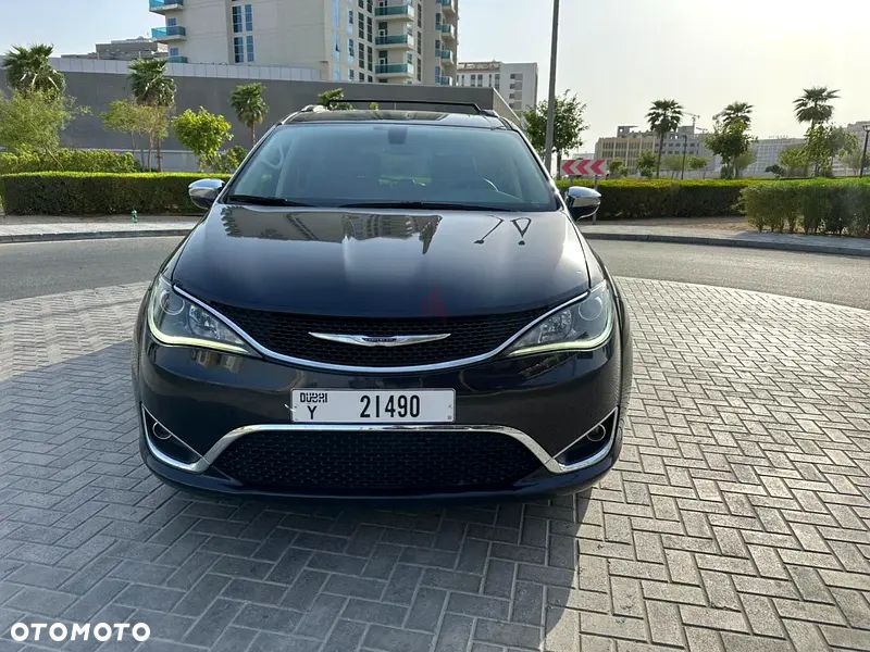 Chrysler Pacifica - 2