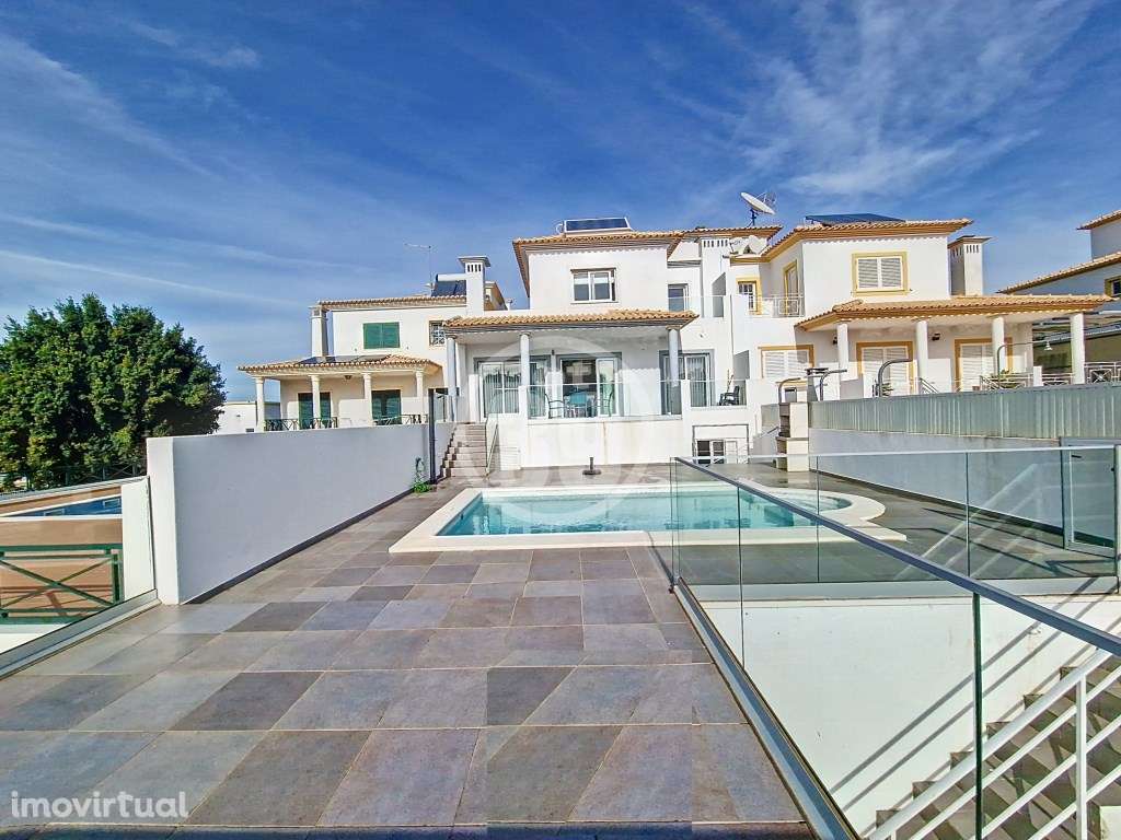 Excelente moradia geminada com 4 quartos, garagem, cave, piscina e ... - Grande imagem: 2/47