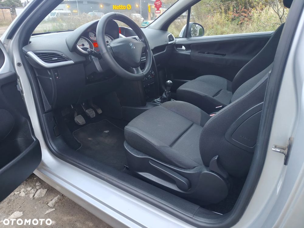 Peugeot 207 - 11
