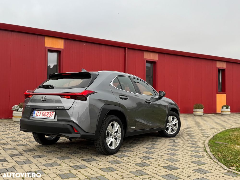 Lexus UX 250h FWD Business - 23