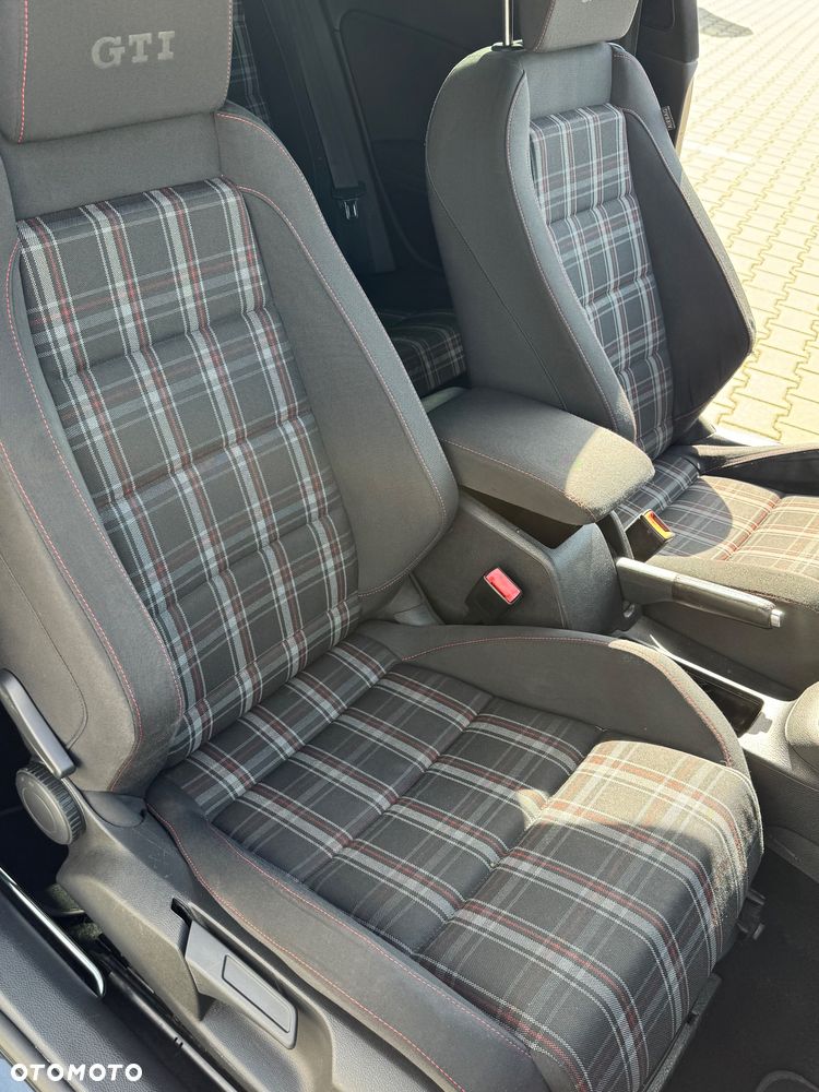 Volkswagen Golf 2.0 GTI DSG - 17