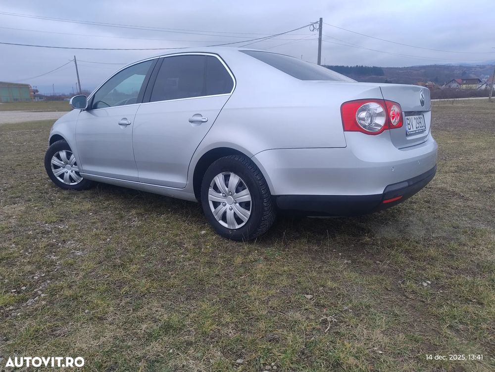 Volkswagen Jetta 1.6 Trendline - 9
