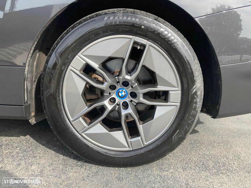 BMW iX xDrive40 - 11
