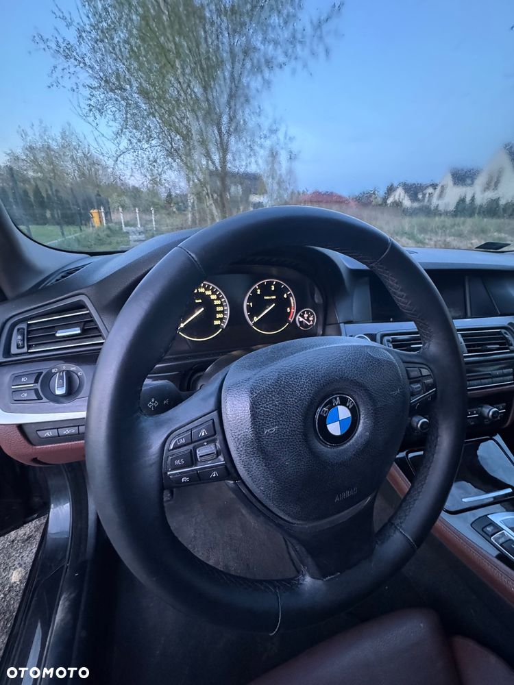 BMW Seria 5 530d xDrive - 12