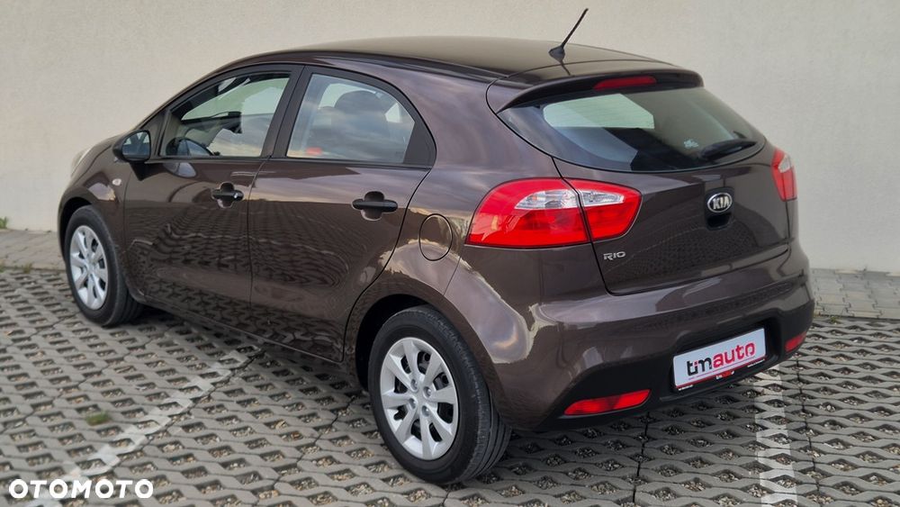 Kia Rio 1.2 L - 24