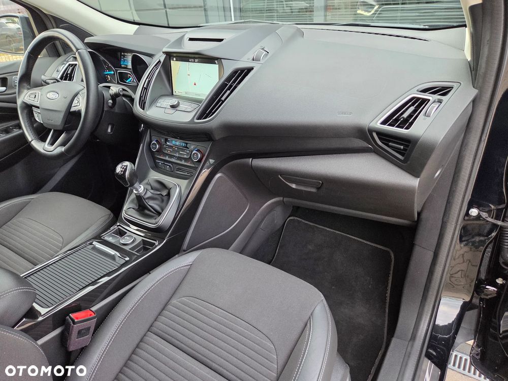 Ford Kuga 2.0 TDCi FWD Titanium - 38
