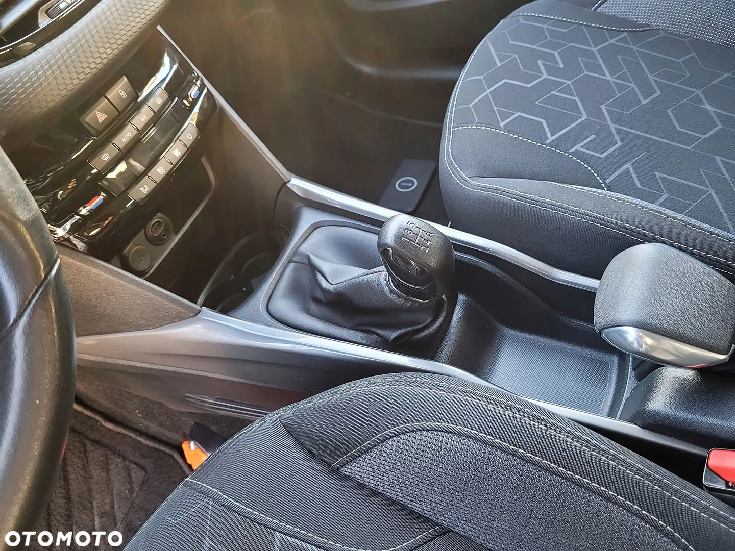 Peugeot 2008 1.2 Pure Tech Active - 10