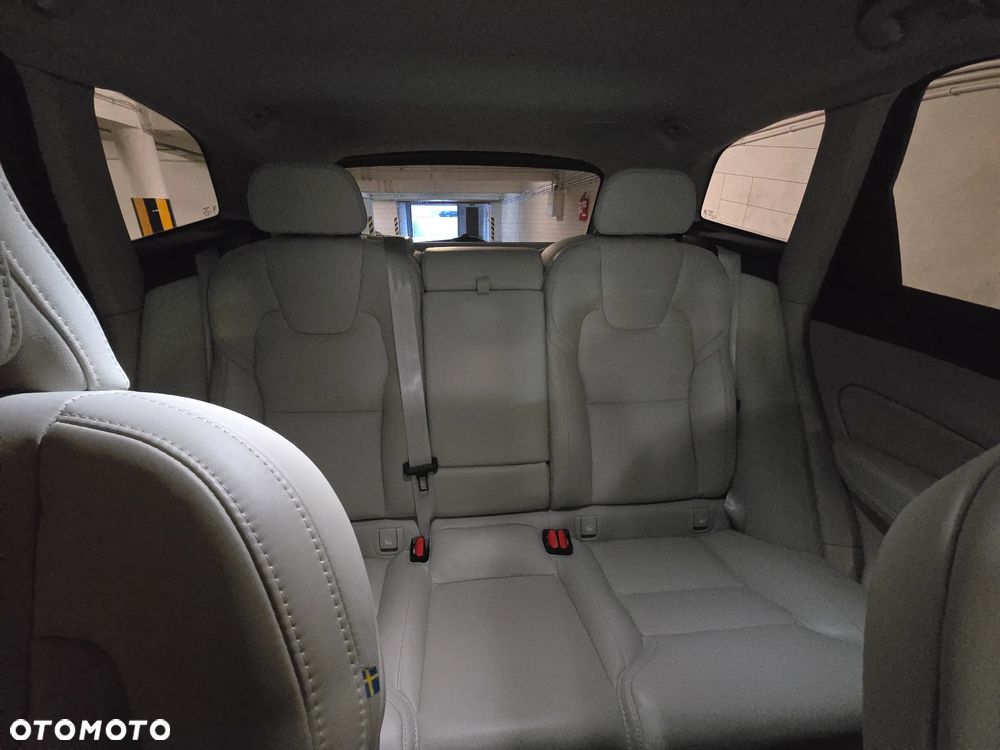 Volvo XC 60 B4 D AWD Plus Bright - 22