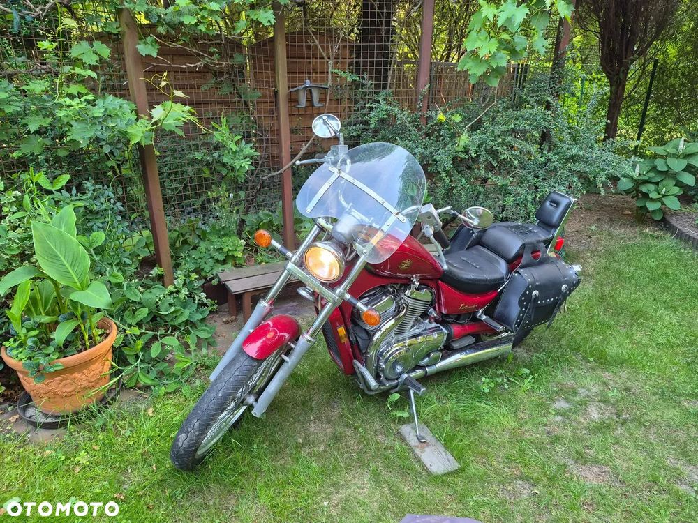 Suzuki Intruder - 1