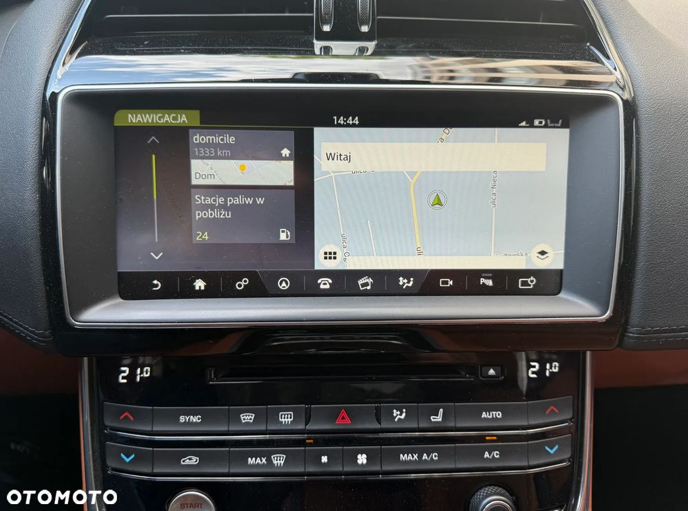 Jaguar XE - 8