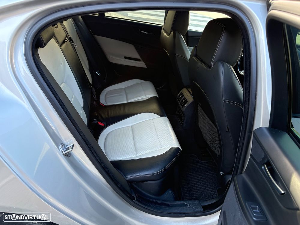 Jaguar XE 2.0 D R-Sport Aut. - 10