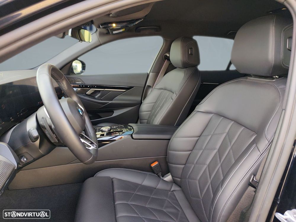 BMW 520 d Pack Desportivo M Pro — fotografia 11
