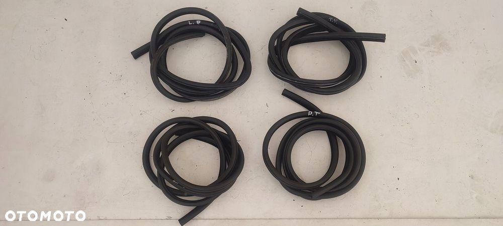 RANGE ROVER VOGUE L322 USZCZELKA DRZWI PRZÓD TYŁ - 2