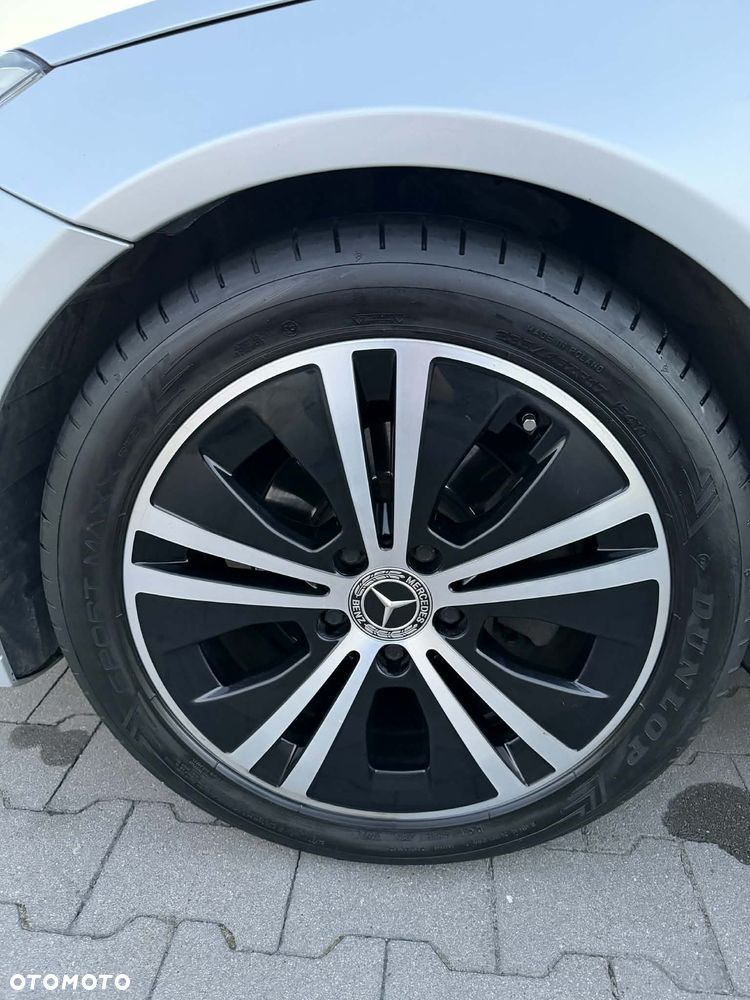 Mercedes-Benz Klasa E 220 CDI DPF BlueEFFICIENCY 7G-TRONIC Avantgarde - 27