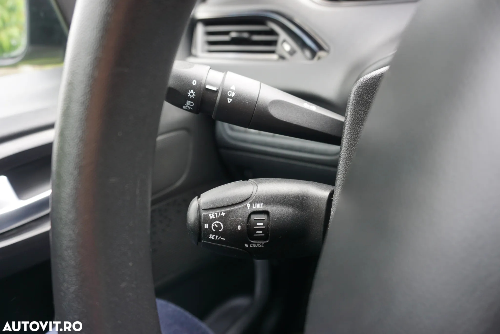 Peugeot 208 1.4 VTi Active - 17