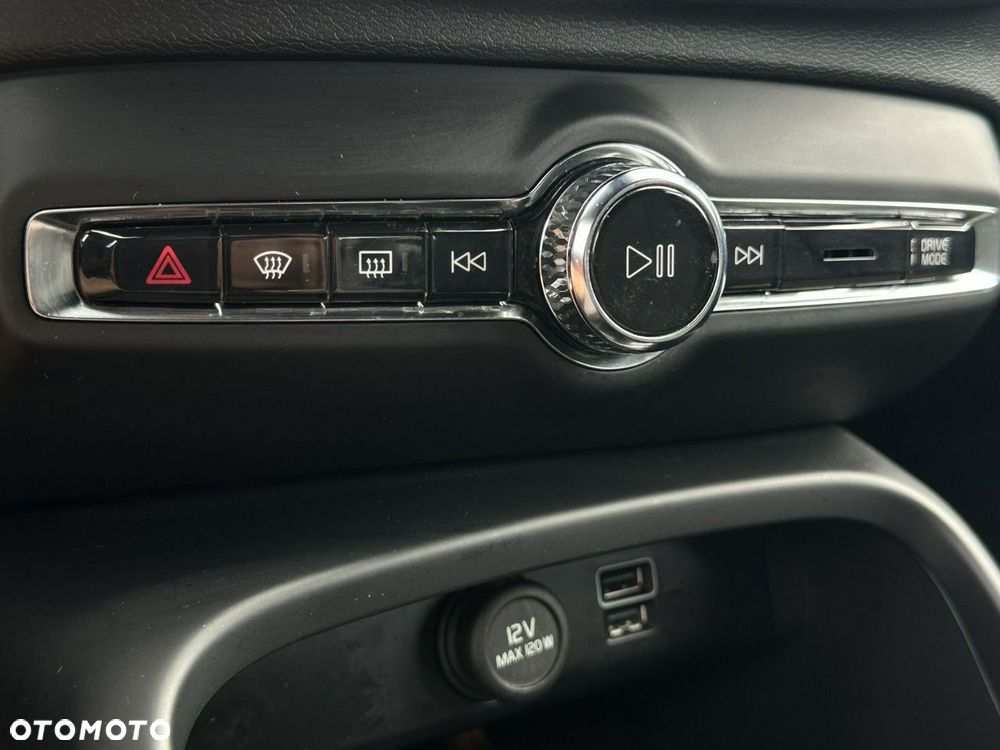 Volvo XC 40 - 25