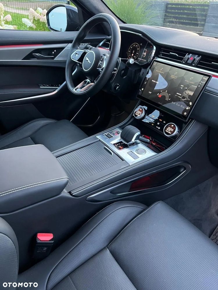Jaguar F-Pace 2.0 P250 mHEV AWD R-Dynamic S - 11