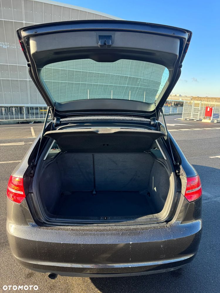 Audi A3 Sportback 1.6 TDI DPF Ambiente - 13