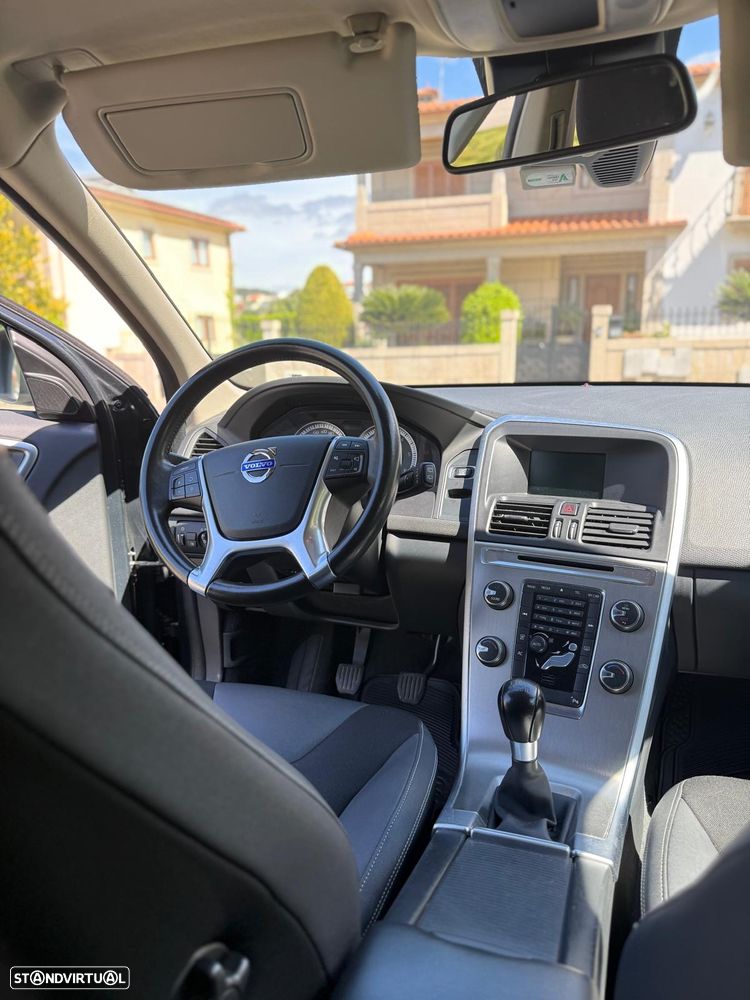 Volvo XC 60 2.0 D3 Drive Momentum - 8