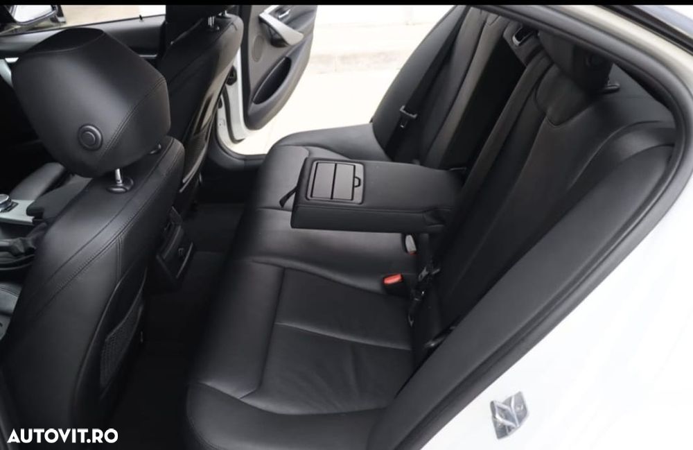 BMW Seria 3 330e iPerformance M Sport - 11