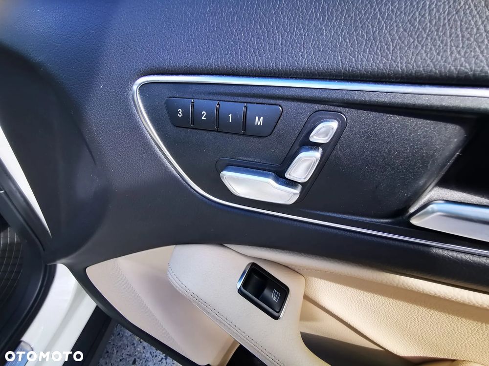 Mercedes-Benz GLA 250 7G-DCT UrbanStyle Edition - 10