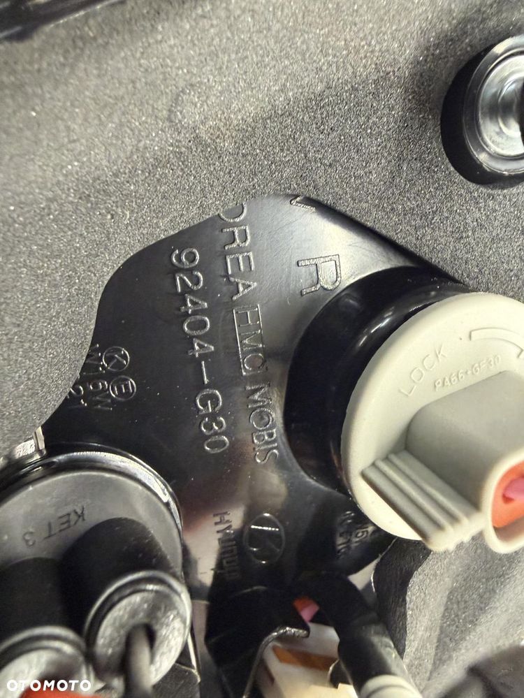 LAMPA PRAWA W KLAPE HYUNDAI I30 III  92404-G3000  2018- - 5