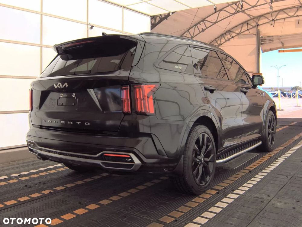 Kia Sorento - 4