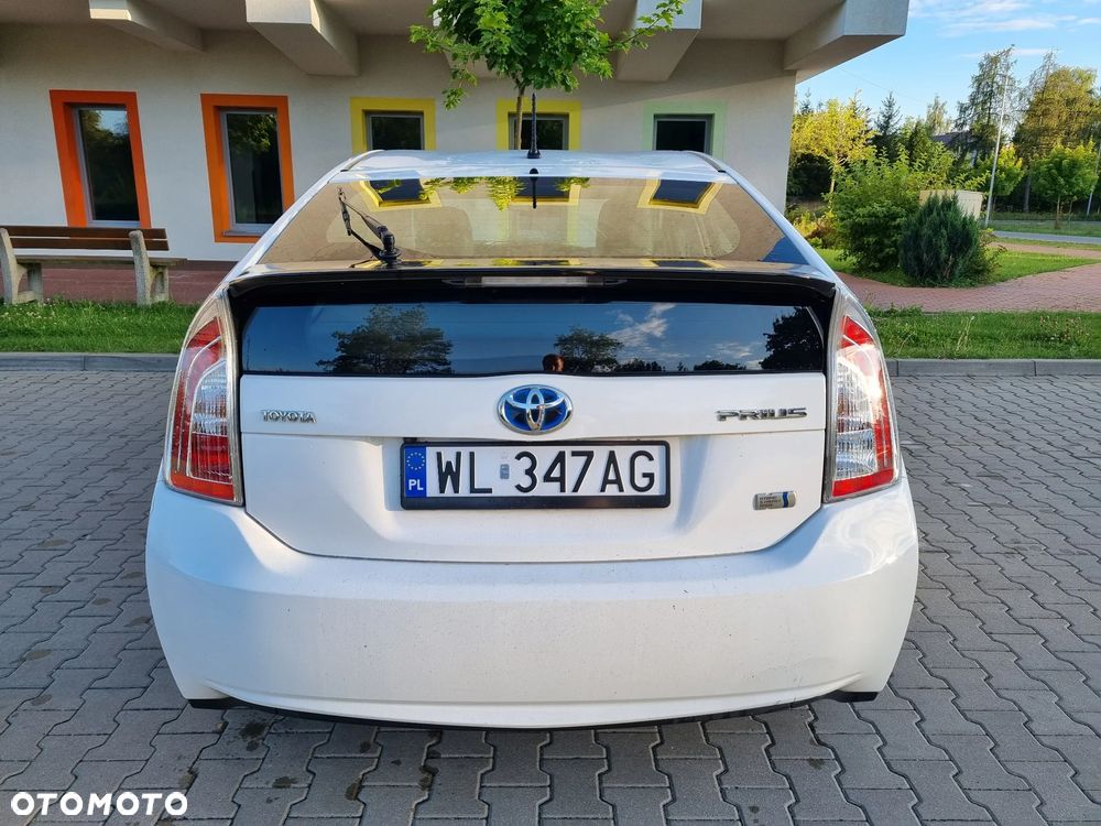 Toyota Prius (Hybrid) Life - 13