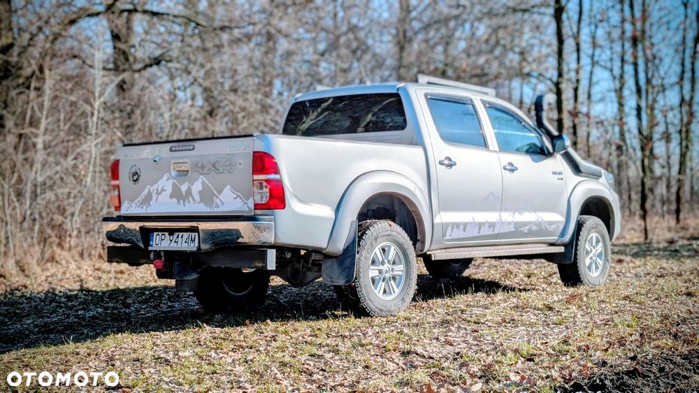 Toyota Hilux 2.5 D-4D SR - 8
