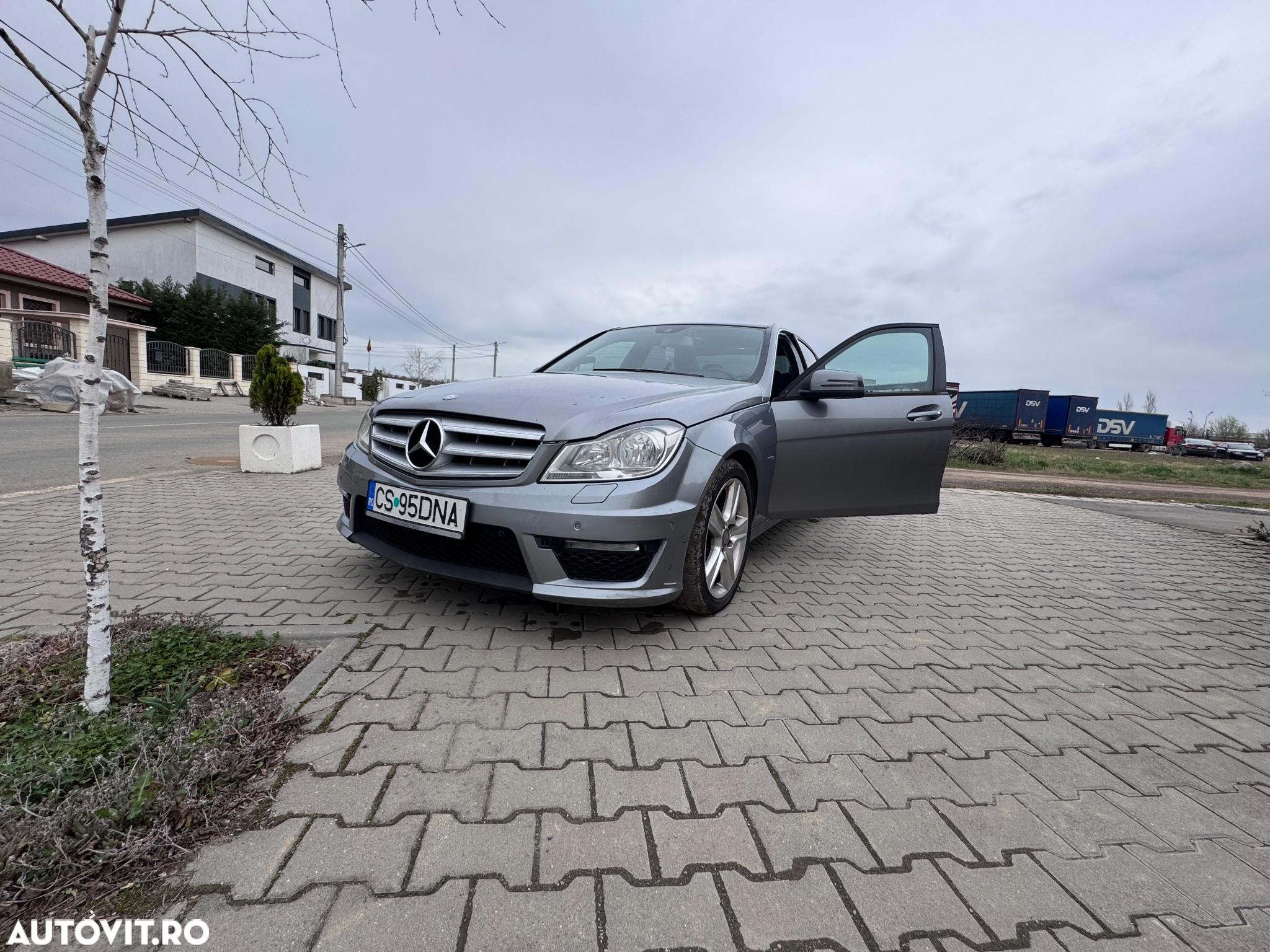 Mercedes-Benz C - 12