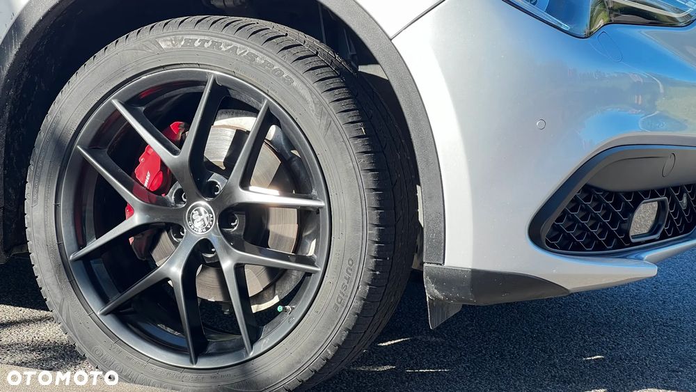 Alfa Romeo Stelvio - 1