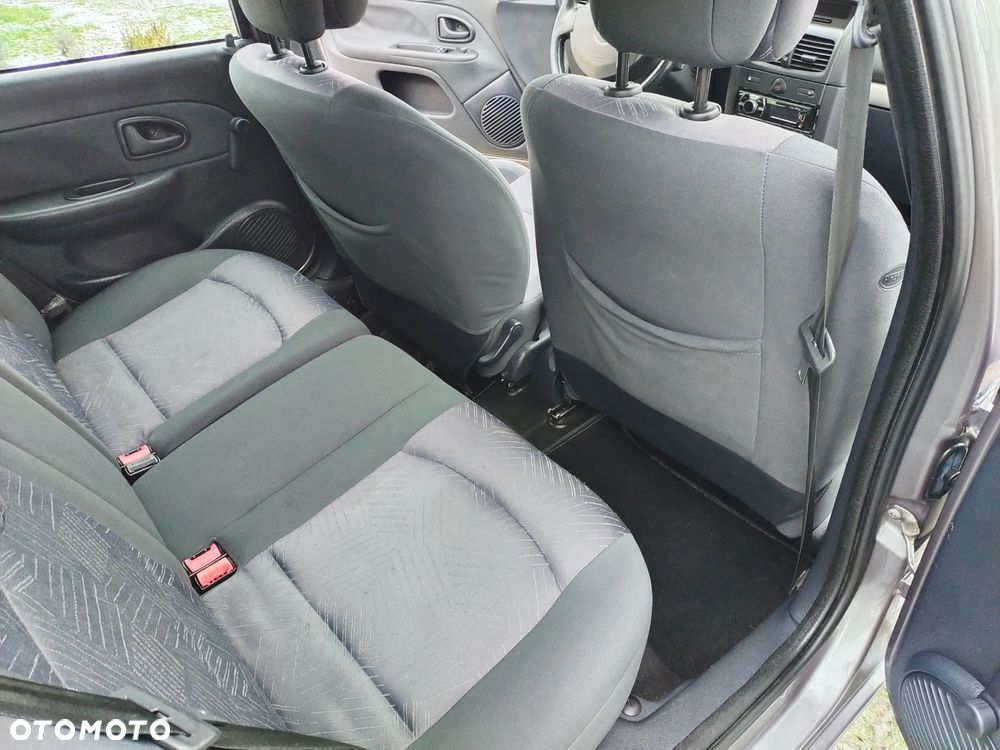 Renault Clio 1.2 16V Dynamique - 14