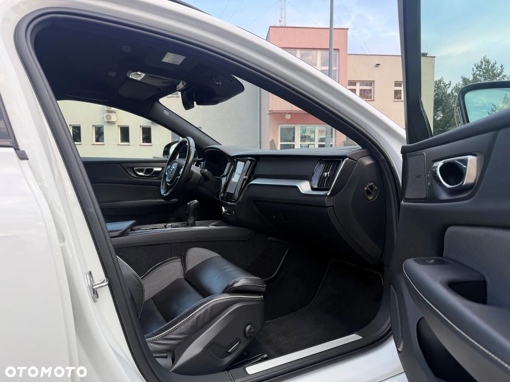 Volvo V60 D4 R-Design - 9