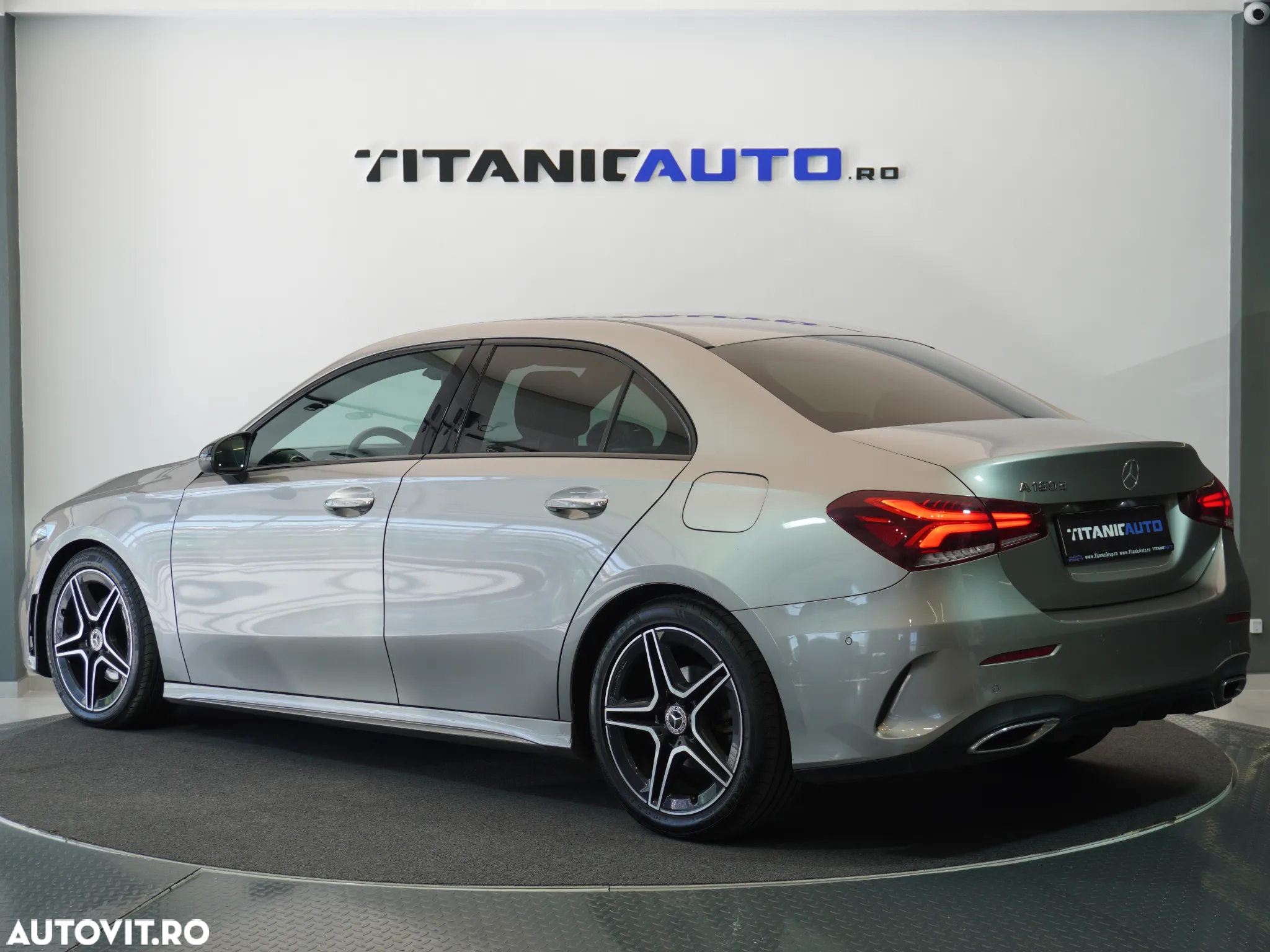 Mercedes-Benz A 180 d 7G-DCT AMG Line - 3