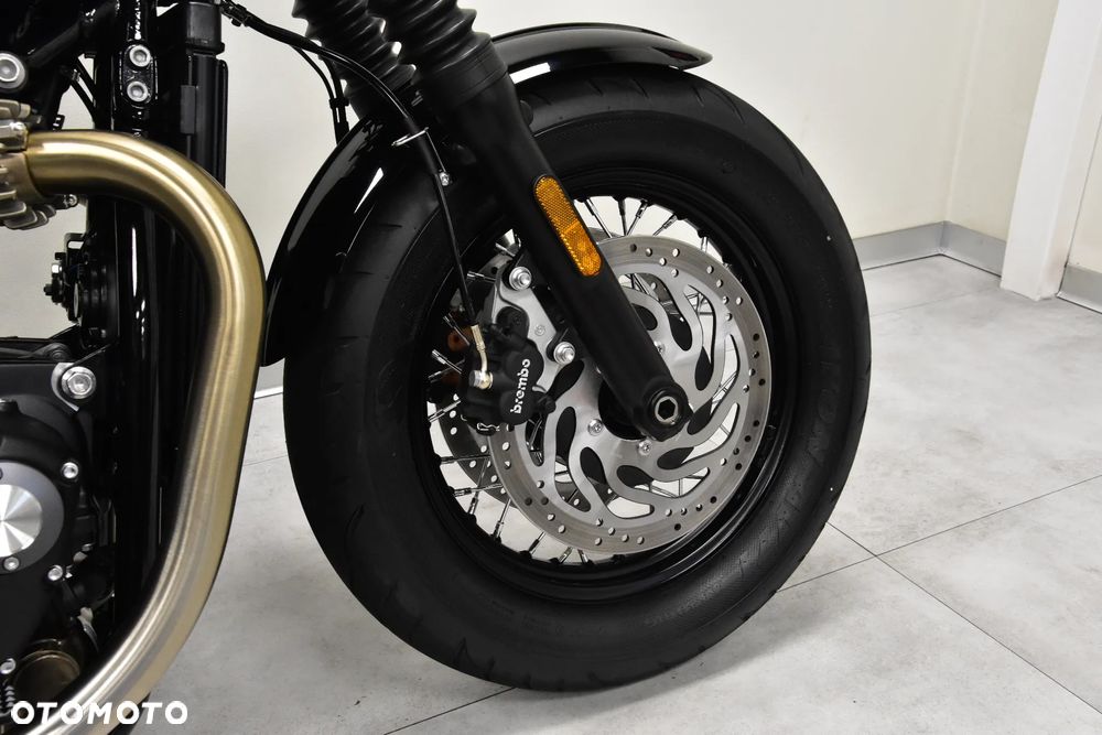 Triumph Bonneville Bobber - 32